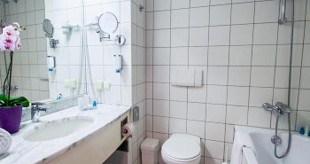 Baie privata - Hotel Viena Camera Dubla